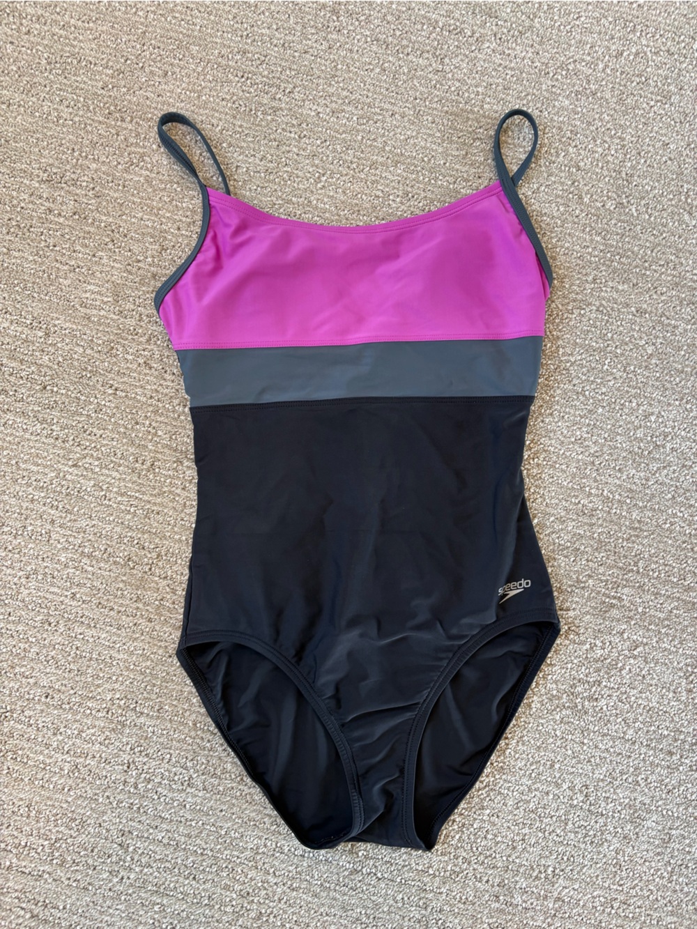 GREAT CONDITION SPEEDO COLOR BLOCK SWIMSUIT IN SIZE 6